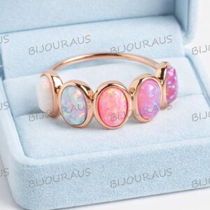 Oval rosa opalring, elegant vigselring med ädelsten