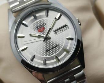 Automatic Restored Classic White Dial Seiko 5 Japan Made Men's Wrist watch.