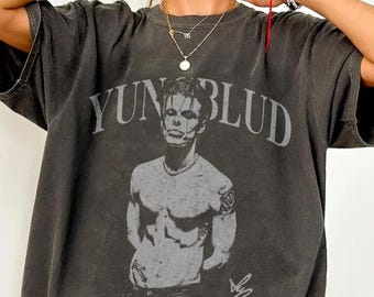 YUNGBLUD T-shirts for men and women, short sleeves and a round neck, suitable for all seasons.