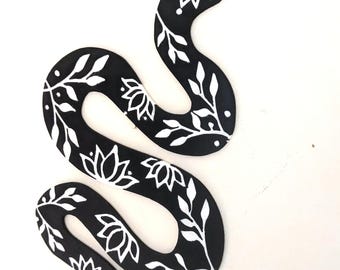 Svart orm med vit lotus och lövtryck väggbonad/dekoration