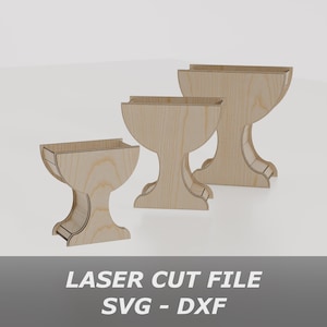 Puede incluir: Tres jardineras decorativas de madera cortadas con láser de varios tamaños. Cada jardinera tiene una forma de cáliz única con una parte superior rectangular y una base curva. El texto "LASER CUT FILE SVG - DXF" está en la parte inferior.