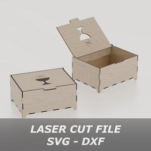 Puede incluir: Dos cajas de madera con diseños cortados con láser. Una caja está cerrada y la otra está abierta, con una tapa levantada. Las tapas presentan un diseño de cáliz. El texto "LASER CUT FILE SVG - DXXF" está en la parte inferior de la imagen.