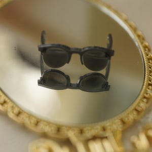 1/6 scale round vintage sunglasses for a classic doll styling look