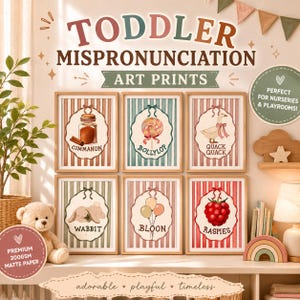 Può includere: Sei stampe artistiche incorniciate con illustrazioni di un barattolo di cannella, un lecca-lecca, un'oca, un coniglio, palloncini e lamponi con il testo CIMMANON, BOLLYLOP, QUACK QUACK, WABBIT, BLOON e RASPIES, disposte su due file da tre.