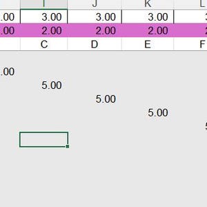 Peut inclure: Une feuille de calcul avec des données financières, notamment les soldes d'ouverture et les montants mensuels. Les colonnes sont étiquetées avec des lettres et les lignes affichent les informations de compte. Les chiffres sont affichés dans une grille.