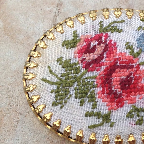 Vintage 60s Embroidered Rose Brooch / Needlepoint… - image 2