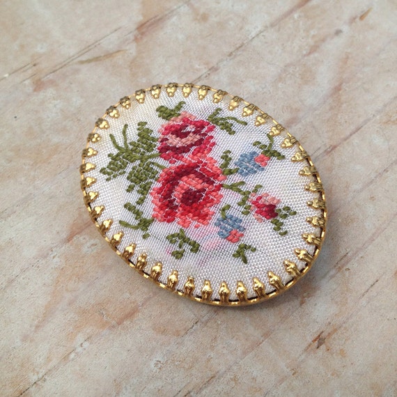 Vintage 60s Embroidered Rose Brooch / Needlepoint… - image 3