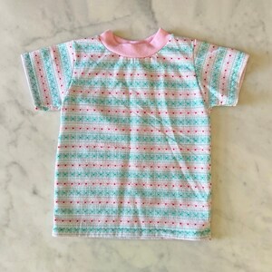 Vintage 70s 80s Girl&#39;s White, Pink and Blue Patterned Knit Short Sleeve Shirt