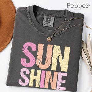 Sun Shine Comfort Colors Shirt, retro zomer-T-shirt, Sunshine grafisch T-shirt, schattig strandvakantie-shirt, minimalistisch Sunny Day-T-shirt