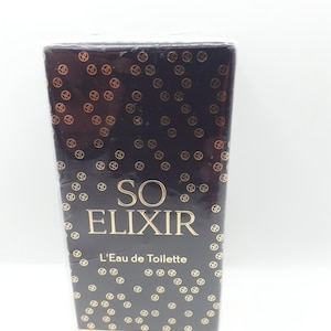 Könnte beinhalten: Dunkelblaue, rechteckige Parfümbox mit goldenen Details und der Aufschrift "SO ELIXIR". Der Text "L'Eau de Toilette" steht darunter. Die Box hat ein sich wiederholendes goldenes Muster und das Yves Rocher-Logo unten.