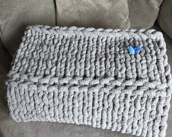 Hand Knit Chunky Throw Blanket – Custom Color, Cozy Texture