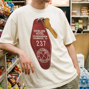 T-shirt The Overlook Hotel, graphic horrorfilm T-shirt met Kubrick Shining Room 237 Key