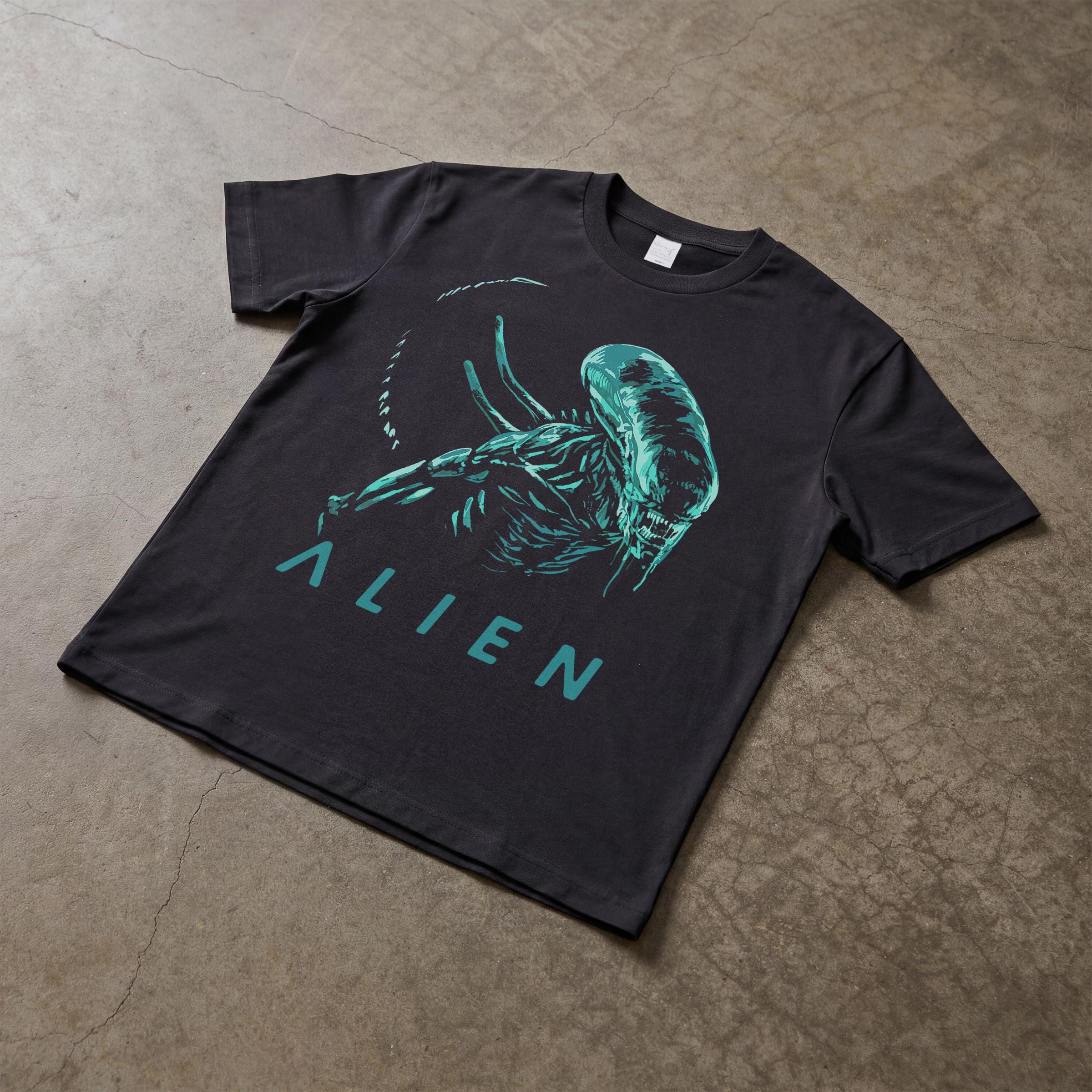 Retro Alien Xenomorph T-shirt, Sci-fi Horror Movie Inspired Graphic Tee ...