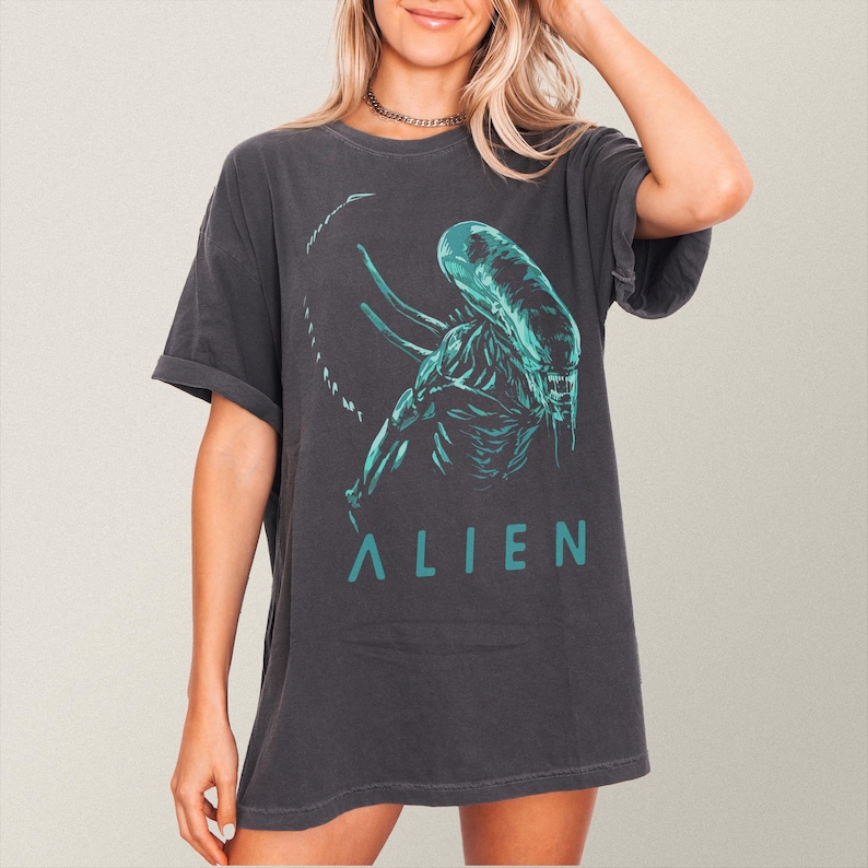 Retro Alien Xenomorph T-shirt, Sci-fi Horror Movie Inspired Graphic Tee ...