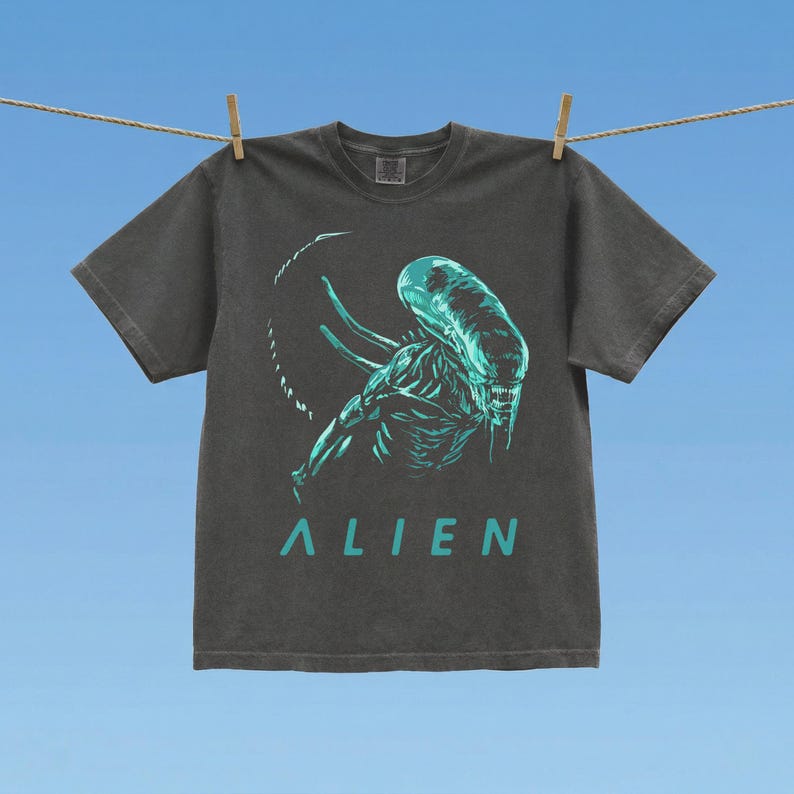 Retro Alien Xenomorph T-shirt, Sci-fi Horror Movie Inspired Graphic Tee ...