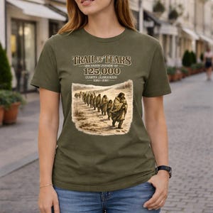 Camiseta regata "Trilha das Lágrimas: A Jornada Mortal dos Nativos Americanos", presente para conscientização sobre a história indígena, camiseta com estampa que demonstra respeito cultural.