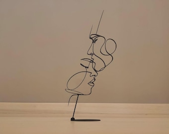 Ethereal Kiss Statuette – Artistic Symbol of Love