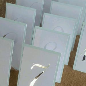 TABLE NUMBERS, Table number tent cards, white with silver foil
