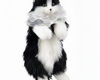 Realistyczny, czarny, pluszowy plecak z kotem. Ręcznie robiona torebka z kotem ragdoll, słodka torebka na ramię w stylu kawaii z kociakiem, estetyka gotyckiej lolity, prezent