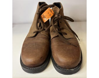 Vintage 1990s Khaki Colored Genuine Leather Chukka Boots-us  display picture 1