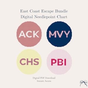 Może przedstawiać: Cyfrowy schemat haftu krzyżykowego zatytułowany "East Coast Escape Bundle". Projekt zawiera cztery kolorowe okręgi ze skrótami ACK, MVY, CHS i PBI. Zawiera również tekst "Digital PDF Download Instant Access".