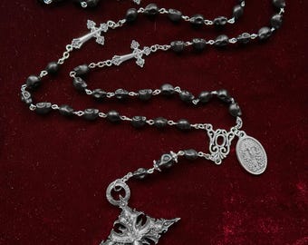 Rosario lungo con teschio “Memento Mori”