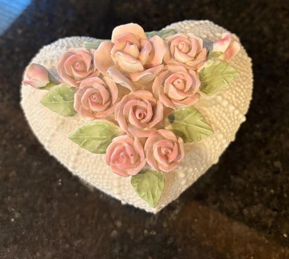 Jolie Fleurs-Heart Shaped Trinket Box