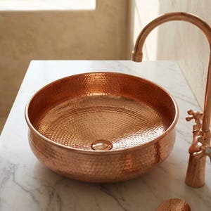 Hammered Copper Vessel Sink Round Handcrafted Bathroom Basin, Unlacquered Copper Vanity Sink Artisan Bathroom Decor Luxury Tabletop