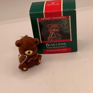 1989 Hallmark Artists&#39; Favorite Bear I Tone Bob Siedler Christmas Tree Ornament