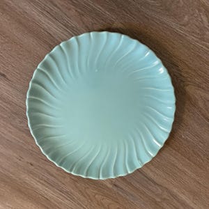 Franziskaner Keramik 12-Zoll-Töpferplatte „Chop Plate“ in Form von Aqua Coronado Swirl
