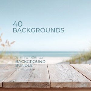 Könnte beinhalten: Ein digitales Produktpaket mit 40 Hintergründen zum Thema Strand. Das Bild zeigt eine verwitterte Holztischoberfläche im Vordergrund mit einem unscharfen Küstenhorizont. Der Text lautet 40 BACKGROUNDS und 2464 x 1856 px BACKGROUND BUNDLE SERIES 02.