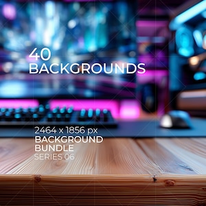 Peut inclure: Un lot de produits numériques comprenant 40 arrière-plans avec le texte 40 BACKGROUNDS, 2464 x 1856 px, BACKGROUND BUNDLE et SERIES 06. L'image montre une surface de bureau en bois au premier plan avec un setup de jeu flou en arrière-plan.