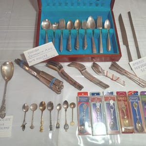 Cutlary combination lot, Miniature spoons, Amboss Neuzeug long sharp fillet / bread knife set & vintage silver plated spoon set. 109 pc set
