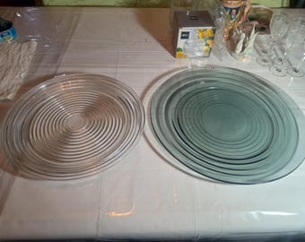 Large party plates, look like vynil records / LP's. 15'' & 17'',  Very large!