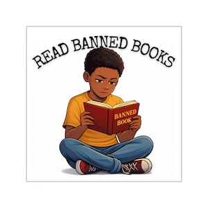 Puede incluir: Ilustración de una persona sentada con las piernas cruzadas, leyendo un libro con las palabras "BANNED BOOK" en la portada. La persona lleva una camiseta amarilla, vaqueros azules y zapatos rojos. El texto "READ BANNED BOOKS" está arqueado arriba.