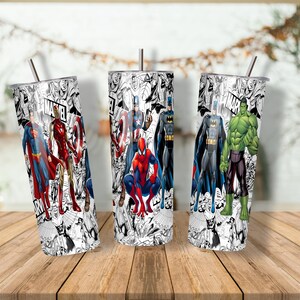 K&ouml;nnte beinhalten: Ein Set aus drei Keramikbechern mit gesprenkelter, matter Oberfl&auml;che. Die Becher sind in Creme-, Hellgrau- und Dunkelgraut&ouml;nen gehalten. Jeder Becher hat ein schlichtes, minimalistisches Design und einen abgerundeten Henkel.