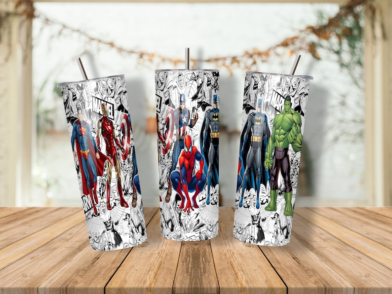 K&ouml;nnte beinhalten: Ein Set aus drei Keramikbechern mit gesprenkelter, matter Oberfl&auml;che. Die Becher sind in Creme-, Hellgrau- und Dunkelgraut&ouml;nen gehalten. Jeder Becher hat ein schlichtes, minimalistisches Design und einen abgerundeten Henkel.