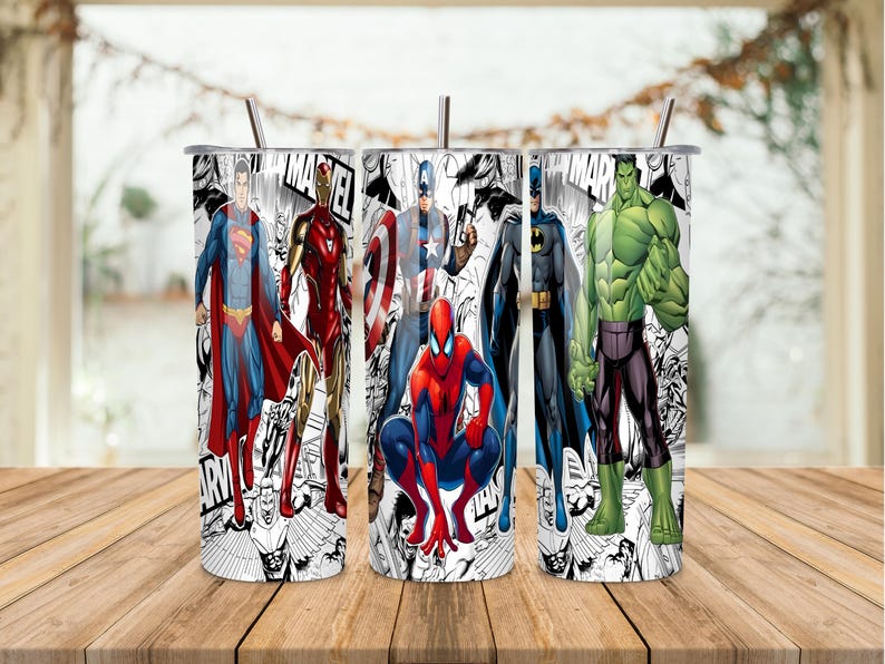 K&ouml;nnte beinhalten: Ein Set aus drei Keramikbechern mit gesprenkelter, matter Oberfl&auml;che. Die Becher sind in Creme-, Hellgrau- und Dunkelgraut&ouml;nen gehalten. Jeder Becher hat ein schlichtes, modernes Design und einen abgerundeten Griff.