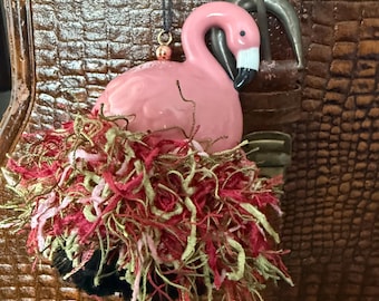 Handgefertigter Salzstreuer, Porzellanflamingo mit Quastenborte