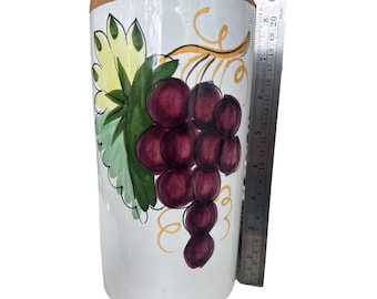 Enfriador de vino vintage Pier 1 de terracota italiana pintado a mano con forma de uva.