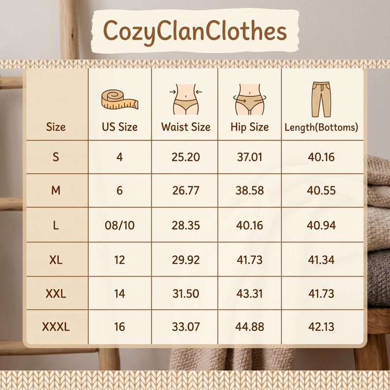 Op de afbeelding: Maattabel van CozyClanClothes, met maten S tot XXXL met bijbehorende Amerikaanse maten, taille, heup en broeklengte in inches. De tabel staat op een beige achtergrond.
