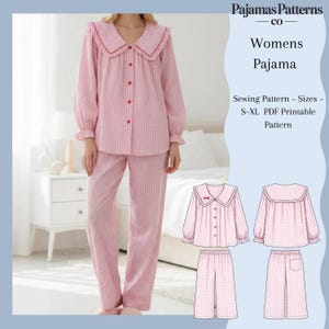 Puede incluir: Conjunto de pijama rosa a cuadros vichy con cuello Peter Pan y ribete rojo. La parte superior de manga larga tiene botones rojos y los pantalones son de corte recto. La imagen también muestra un patrón de costura con el texto "Womens Pajama".