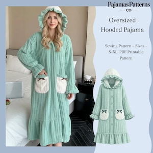 Pode incluir: Um pijama com capuz oversized verde menta com capuz franzido e bolsos. O pijama apresenta uma frente abotoada e uma bainha franzida. Os bolsos têm uma base branca com um laço decorativo. A imagem também inclui o texto "Oversized Hooded Pajama".