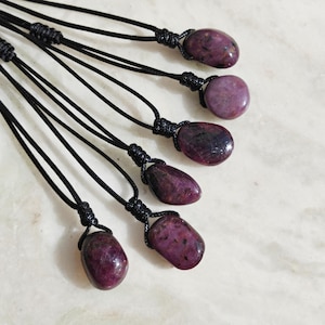 Äkta rubinhalsband, smycken för kvinnor och män, ädelstenshänge med justerbart snöre, födelsesten i juli, födelsedagspresent till honom/henne