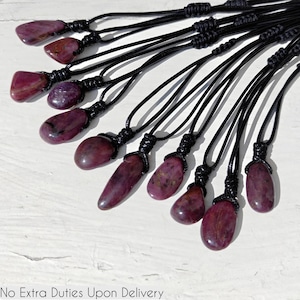 ルビーネックレス、7月の誕生石、女性/男性への獅子座ギフト、チャンキージェムストーンペンダント、感情のバランス、情熱と保護のクリスタル