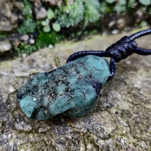Raw Emerald Jewelry, May Birthstone Necklace, Rough Gemstone Pendant for Men / Women, Green Crystal Necklace, Valentines Gift for Him/ Her