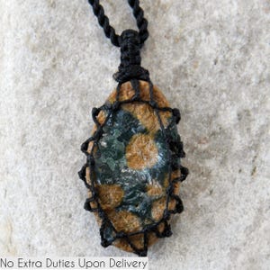 Pendentif macramé jaspe océan, collier en pierres brutes, bijoux femme/homme, pendentif pierre précieuse naturelle unique, idée cadeau d&#39;anniversaire meilleur ami