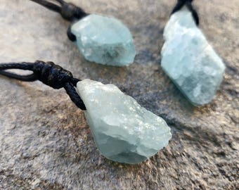 Collar de aguamarina natural, regalo de cumpleaños para hombre/mujer, joyería de piedra natal de marzo, collar de gema azul en bruto, colgante de cristal de Piscis