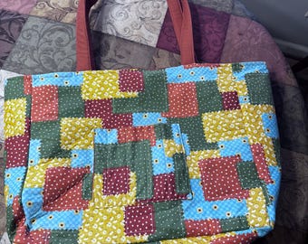 Handgefertigte, gesteppte Patchworktasche