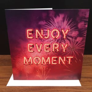 Biglietto di COMPLEANNO o AUGURI luminoso con fuochi d'artificio e tipo neon